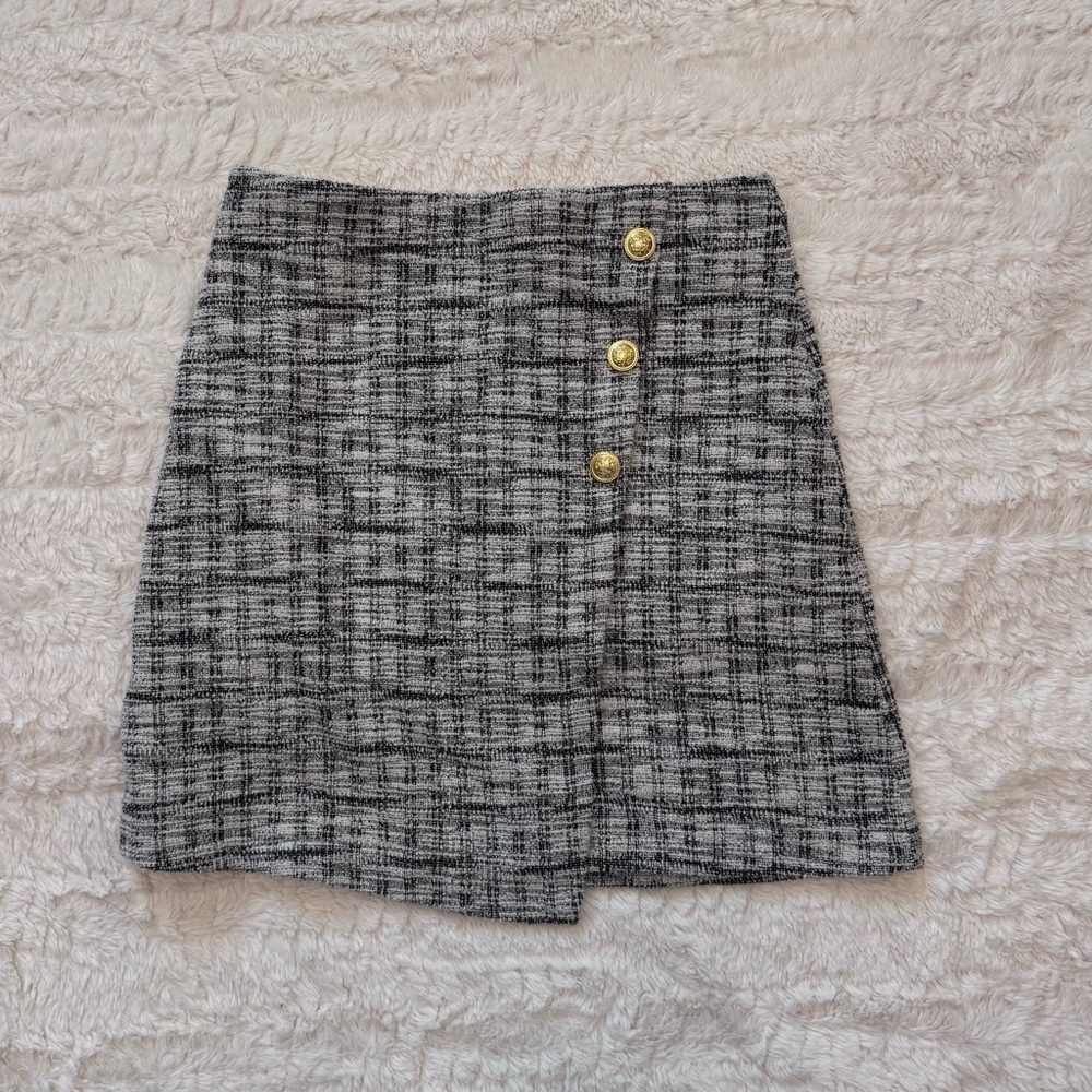 Maurice’s small Tweed pattern Gold Buttons and stretchy elastic waistband skirt
